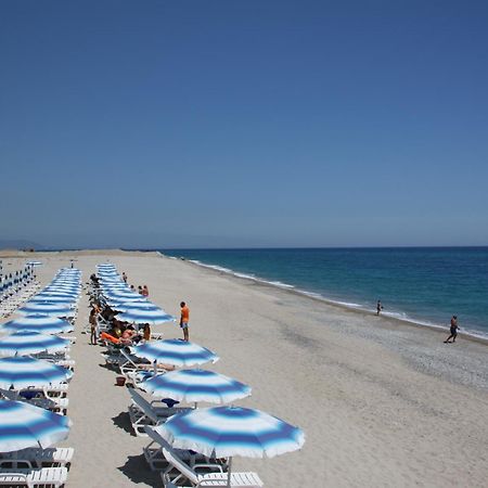 Club Esse Aquilia Beach Village Badolato Marina المظهر الخارجي الصورة