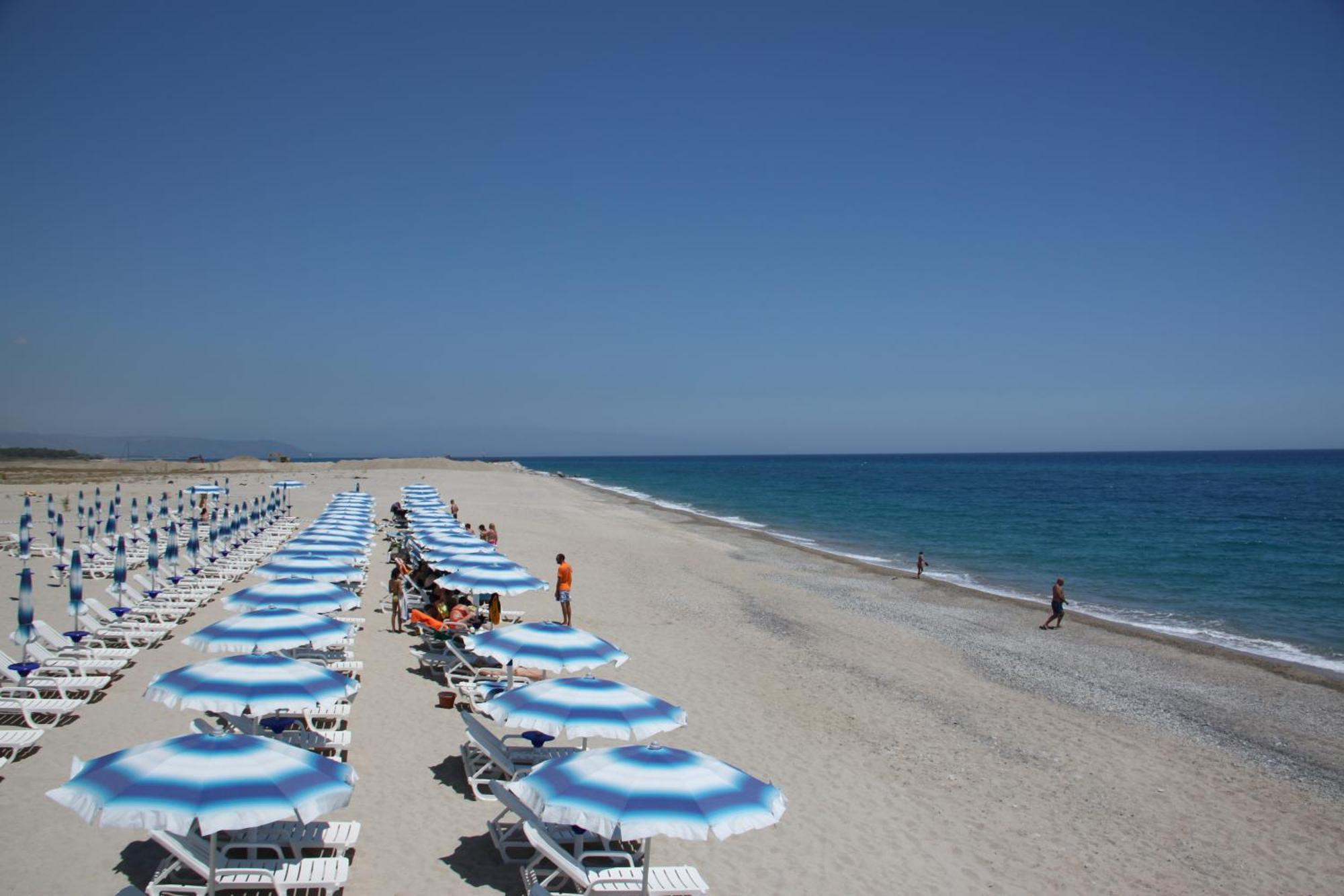 Club Esse Aquilia Beach Village Badolato Marina المظهر الخارجي الصورة