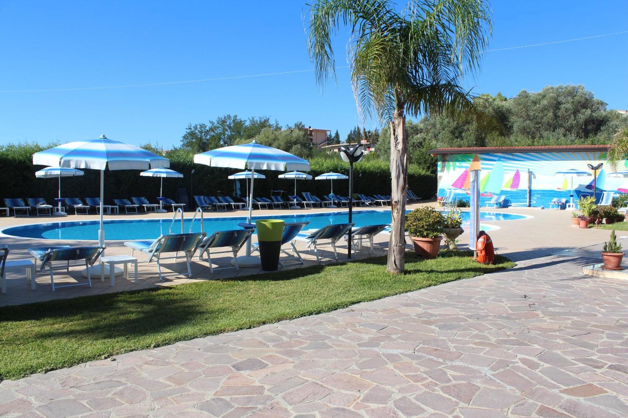 Club Esse Aquilia Beach Village Badolato Marina المظهر الخارجي الصورة