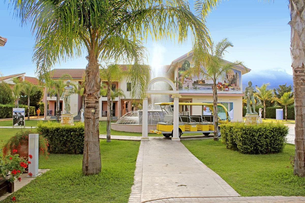 Club Esse Aquilia Beach Village Badolato Marina المظهر الخارجي الصورة