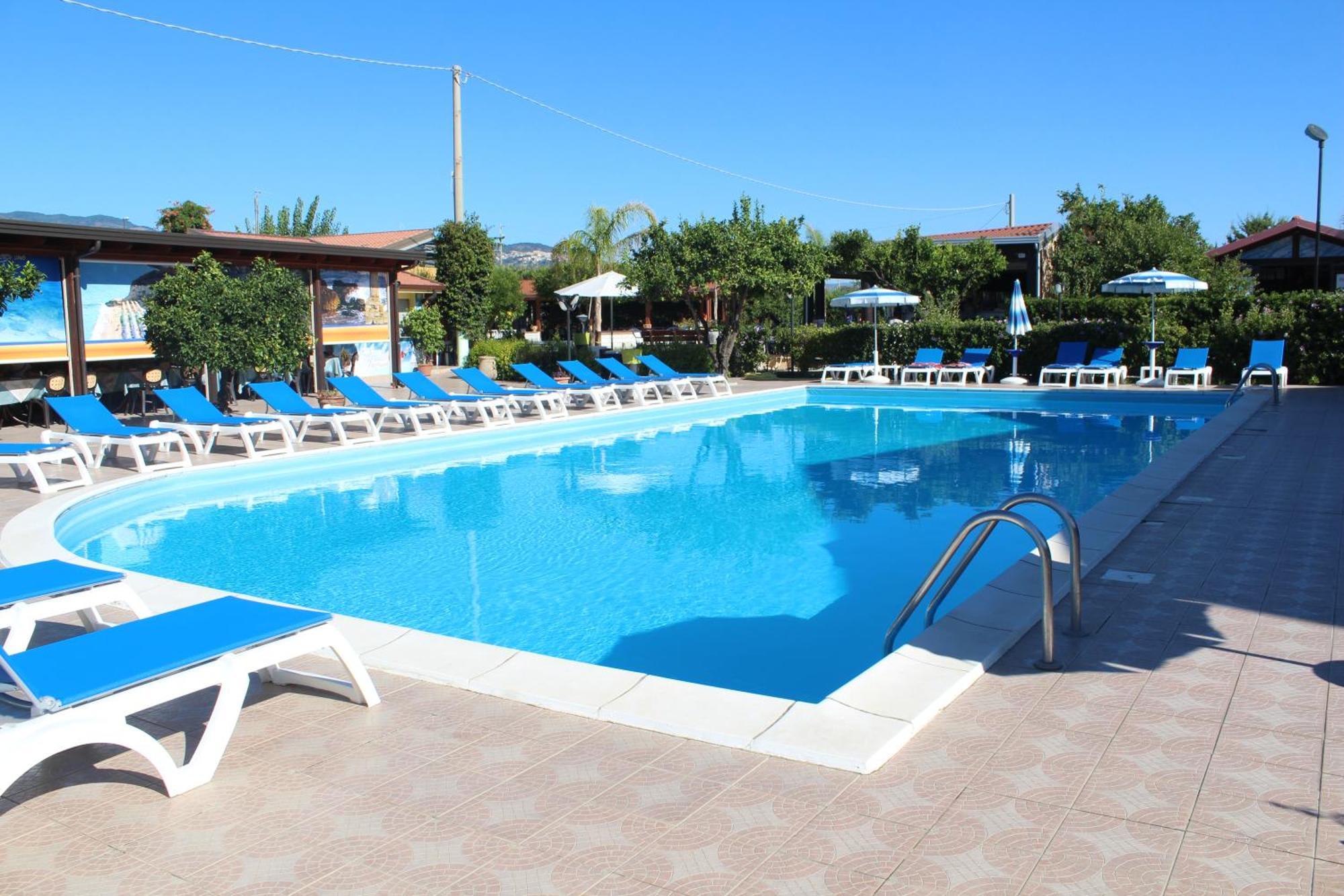 Club Esse Aquilia Beach Village Badolato Marina المظهر الخارجي الصورة