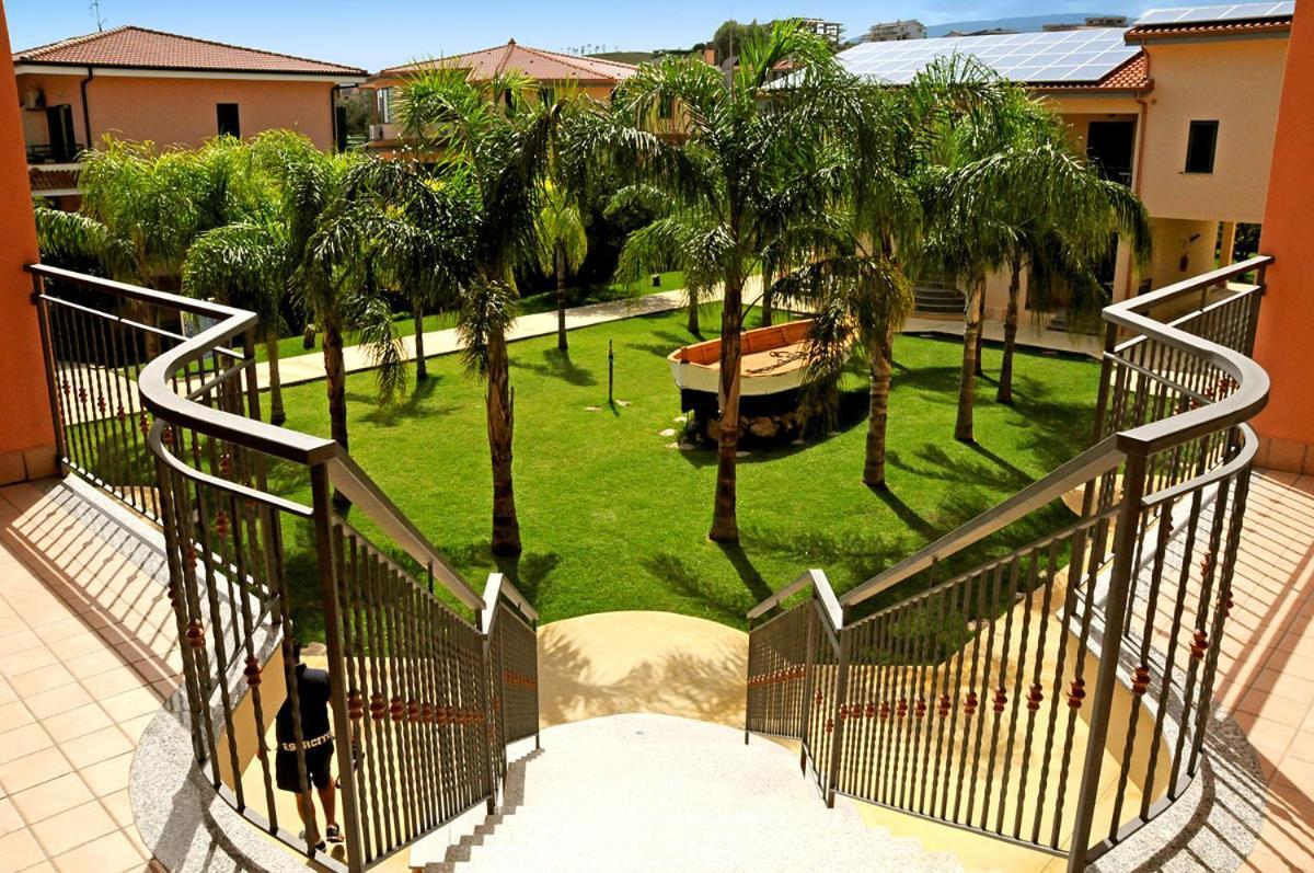 Club Esse Aquilia Beach Village Badolato Marina المظهر الخارجي الصورة